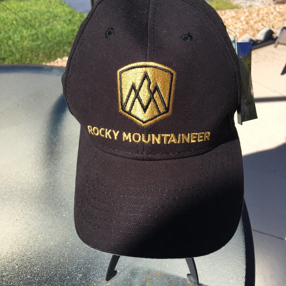 Rocky Mountaineer NWT Black Cap Embroidered Cabincore